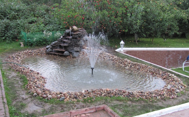 Садовый водоем с фонтаном